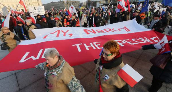 15 000 души излязоха във Варшава в подкрепа на Лех Валенса