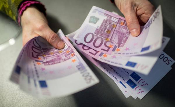 Защо руските мошеници и спестовници обичат банкнотата от €500?