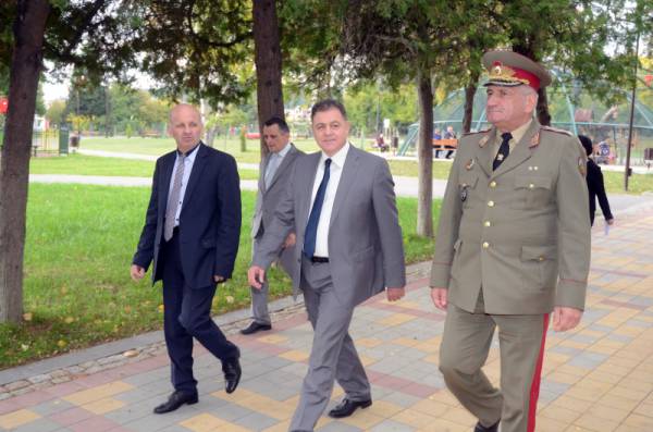 Ненчев размаха пръст на военните, които мислят да се присъединят към протеста на полицаите