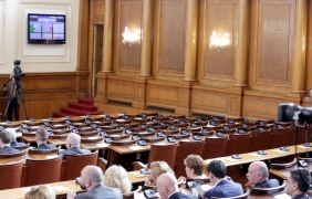 Депутатите си свършиха днешната работа за половин час