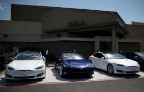 Tesla сваля с 20% цената на електромобилите си, произведени в Китай