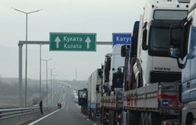 Заради лошото време Гърция затваря за камиони част от границата с България