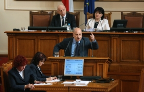 Изявлението на президента - основна тема в парламента