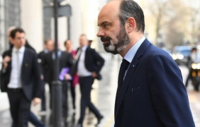 Френското правителство подаде оставка