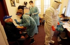 Персоналът в болниците в Чехия е на прага на силите си в борбата с коронавируса