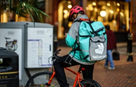 Deliveroo може да достигне пазарна оценка от $12,2 млрд. 