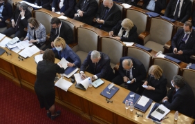 Парламентът наложи мораториум върху действията на правителството