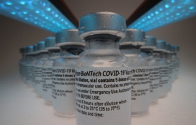 Pfizer и BioNTech съобщиха, че ваксината йм е безопасна за деца между 5 и 11 г.
