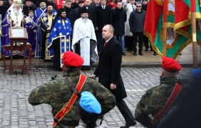 Радев: Конкурсът за нови изтребители е удар по България