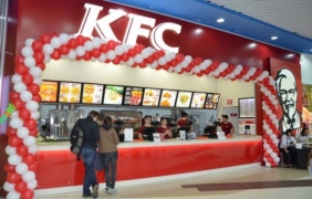 Тригодишно момиченце изгонено от KFC заради белези