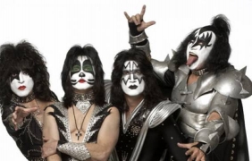 KISS вървят по стъпките на Селин Дион - ще пеят в хотел в Лас Вегас