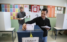 Босненци гласуват, на фона на национализъм и лоша икономика