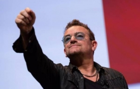 Боно от U2 разкри защо винаги носи очила