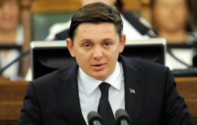 Латвийски депутат със чупен нос след сбиване в бар