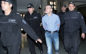 Брендо има забрана да напуска страната от края на март
