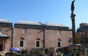 Работници на ВиК в Пловдив са засегнали част от римски зид