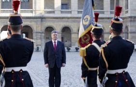 The Financial Times: Порошенко да действа внимателно, защото и той е олигарх