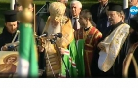 Осветиха бойните знамена на България [видео]