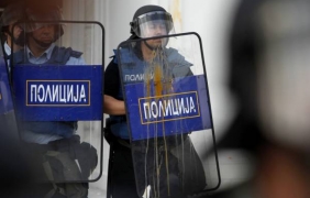 Протестиращи в Битоля бомбардираха общината с яйца