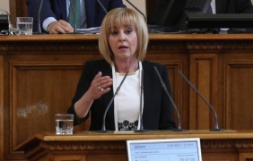Бойко Борисов и Мая Манолова в спор асфалтирането реформа ли е