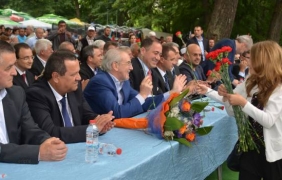 Според Местан проблемът с ромите е в тяхната социална изолация