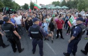 Азис: Вярвам на българите, ромите да спрат да дерибействат