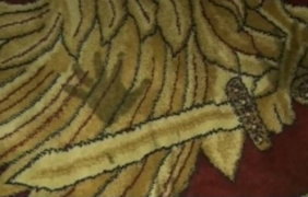Чудо в Локушанския манастир: Отпечатъци от детски ръце се появиха на килим