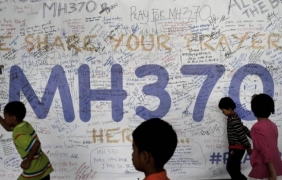 MH370: На френския остров откриха и разнебитено куфарче
