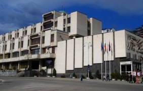 Мистериозна миризма на оборска тор трови въздуха във Велико Търново