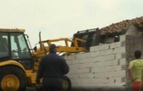 Отложиха с още 1 месец събарянето на незаконните постройки в Гърмен
