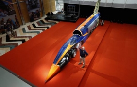 В Лондон представиха свръхзвуковия болид Bloodhound [снимки]