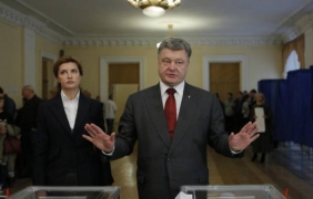 Улицата обвинява Порошенко, че покрива корупцията в Украйна