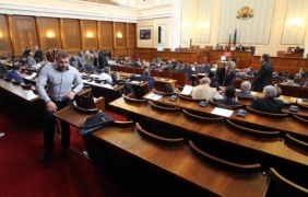Парламентът одобри Програмата за развитие на въоръжените сили