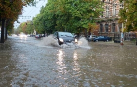 Риск от наводнения заради опасни язовири и задръстени речни корита