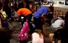 Дъжд от диаманти предизвика блъсканици в Хонконг [видео]