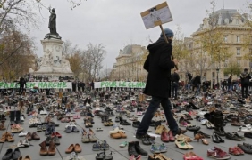 Обувки на улицата - своеобразна протестна акция в Париж преди климатичната конференция