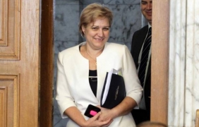 Менда Стоянова: Който има претенции за хубави пътища, да плаща