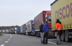 ”На 2 часа с по 50 метра”: Опашките от ТИР-ове край Русе изнервят шофьорите, стига се до бой