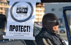 Протестите срещу поскъпването на винетките блокираха ключови пътища в страната