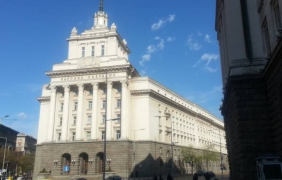 Конституционните поправки тръгват по бавната писта