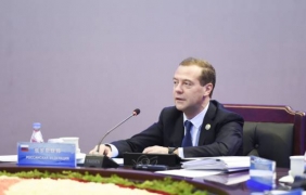 Медведев призова ШОС да участва в създаването на финансова система без долара