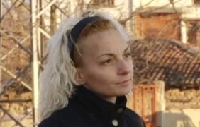 Майката на 11-месечната Владислава е изоставяла и едно от по-големите си деца