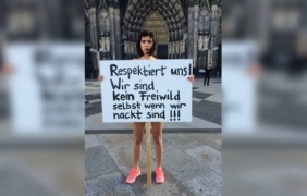 Швейцарската художничка Мило Мойре протестира гола в Кьолн след множеството сексуални посегателтва