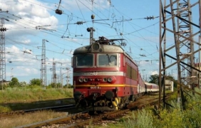 Влак дерайлира край Дупница