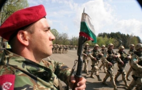 Предлагат всички пълнолетни момчета да се вписват в запаса на армията