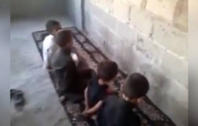 Даеш тренира деца за война с игра ”на екзекуции” [видео]
