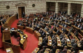 Гръцкият парламент прие закон ”за социална справедливост”, за да смекчи строгите мерки за икономии