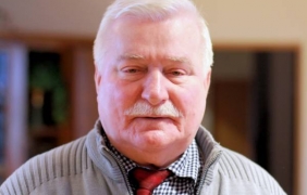 Лех Валенса поиска международна експертиза на досието му