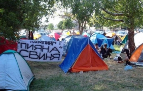 Отпада забраната за пренощуване на плажовете след словесна схватка между депутати и природозащитници