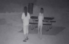 Постоянно правят секс пред къщата ви? Снимате ги и ги качвате в YouTube [видео]